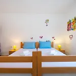 Apartman Timeless Antique Old Town With Terrace Zára