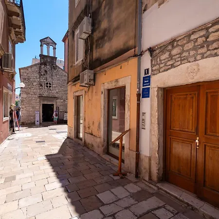 Apartman Timeless Antique Old Town With Terrace Zára