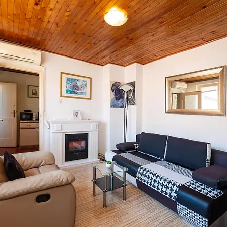 아파트 Timeless Antique Old Town With Terrace *