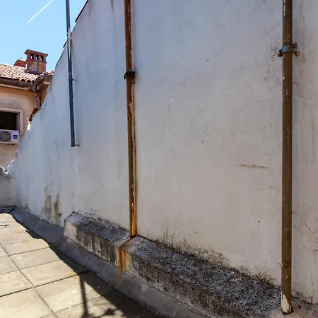 Timeless Antique Old Town With Terrace דירה
