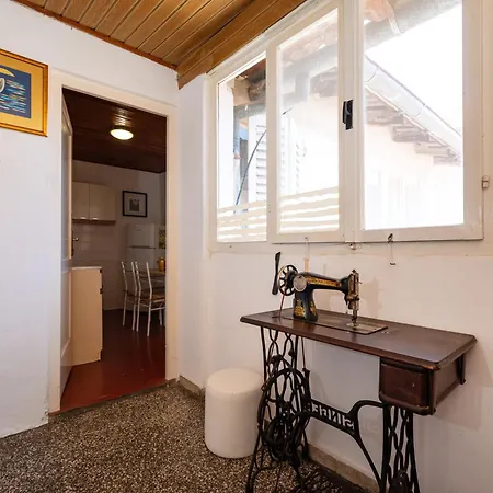 Timeless Antique Old Town With Terrace Apartment