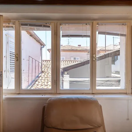 Timeless Antique Old Town With Terrace 아파트