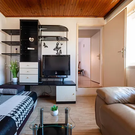 Timeless Antique Old Town With Terrace Appartamento *