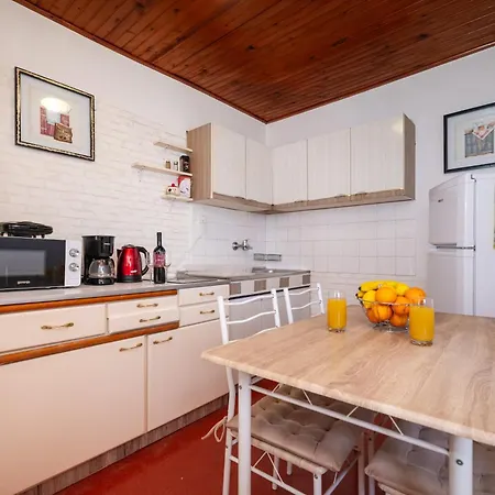 Timeless Antique Old Town With Terrace Appartamento *
