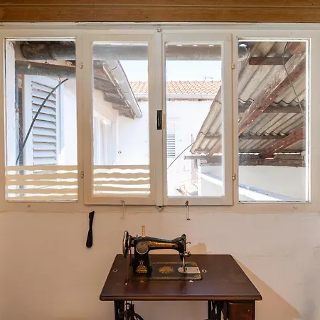 Timeless Antique Old Town With Terrace 아파트