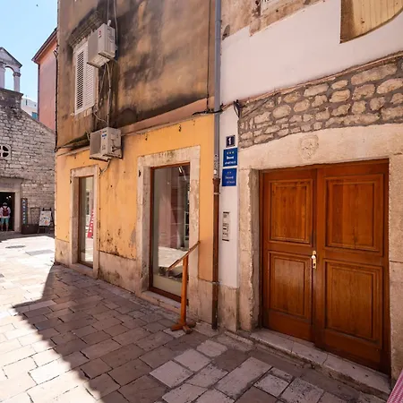 דירה Timeless Antique Old Town With Terrace