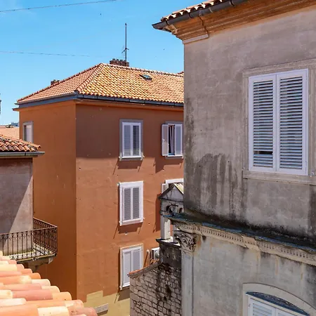 Timeless Antique Old Town With Terrace Zara