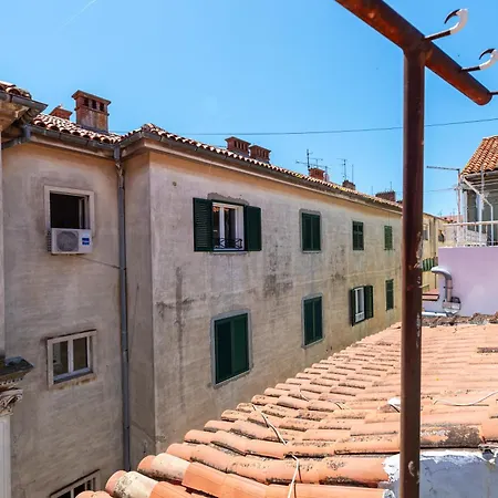 아파트 Timeless Antique Old Town With Terrace 자다르