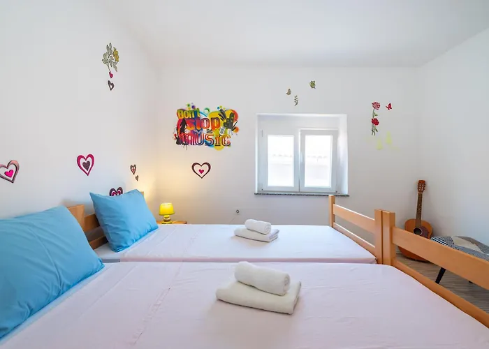 Lägenhet Timeless Antique Old Town With Terrace