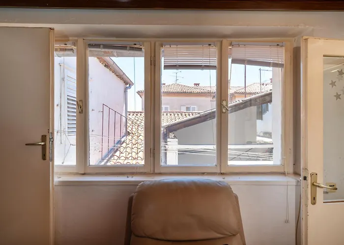 Timeless Antique Old Town With Terrace Lägenhet