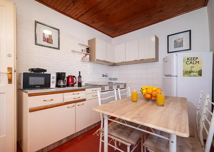 Timeless Antique Old Town With Terrace Lägenhet *