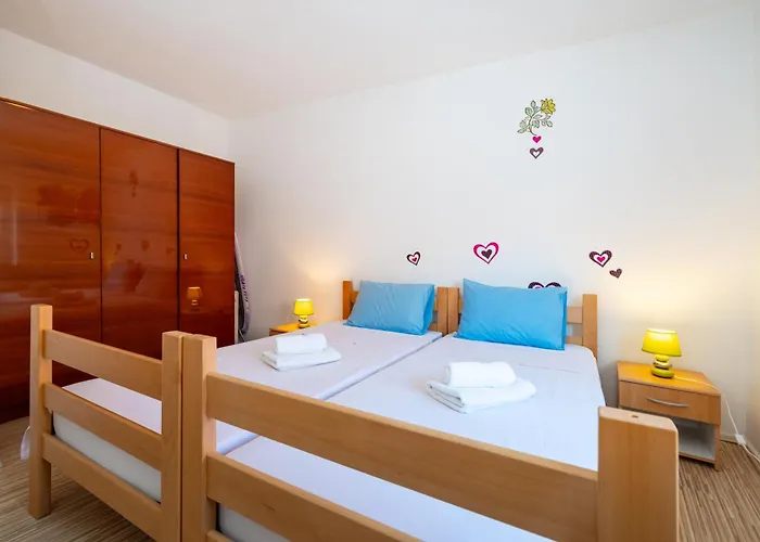 Timeless Antique Old Town With Terrace Lägenhet