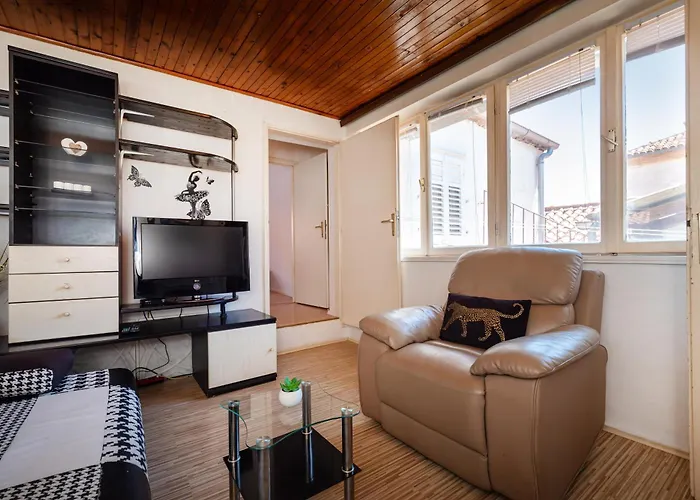 Lägenhet Timeless Antique Old Town With Terrace