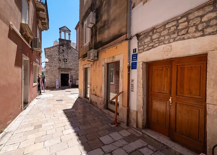 Lägenhet Timeless Antique Old Town With Terrace Zadar